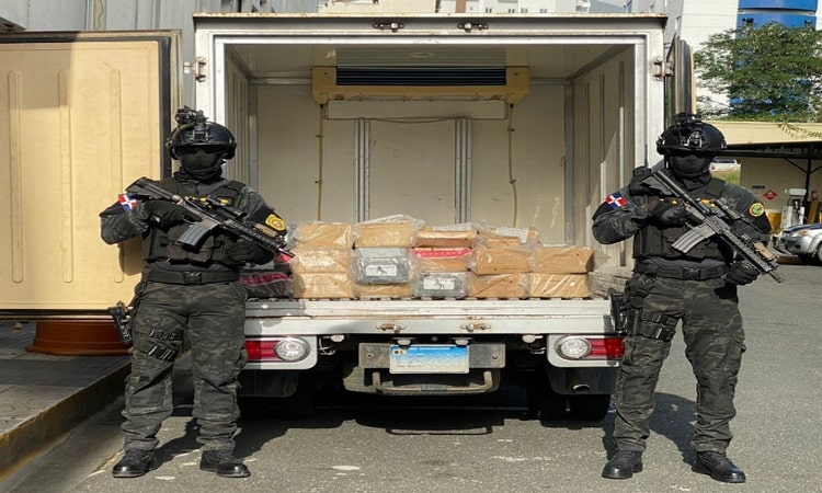 Bajo investigación mantienen el hallazgo de 95 paquetes de presunta cocaína en Barahona