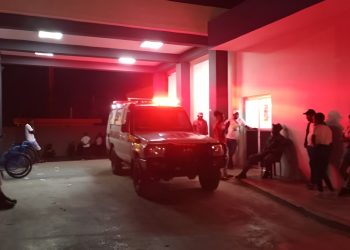 Dos personas afectadas tras suceso vial en Santiago