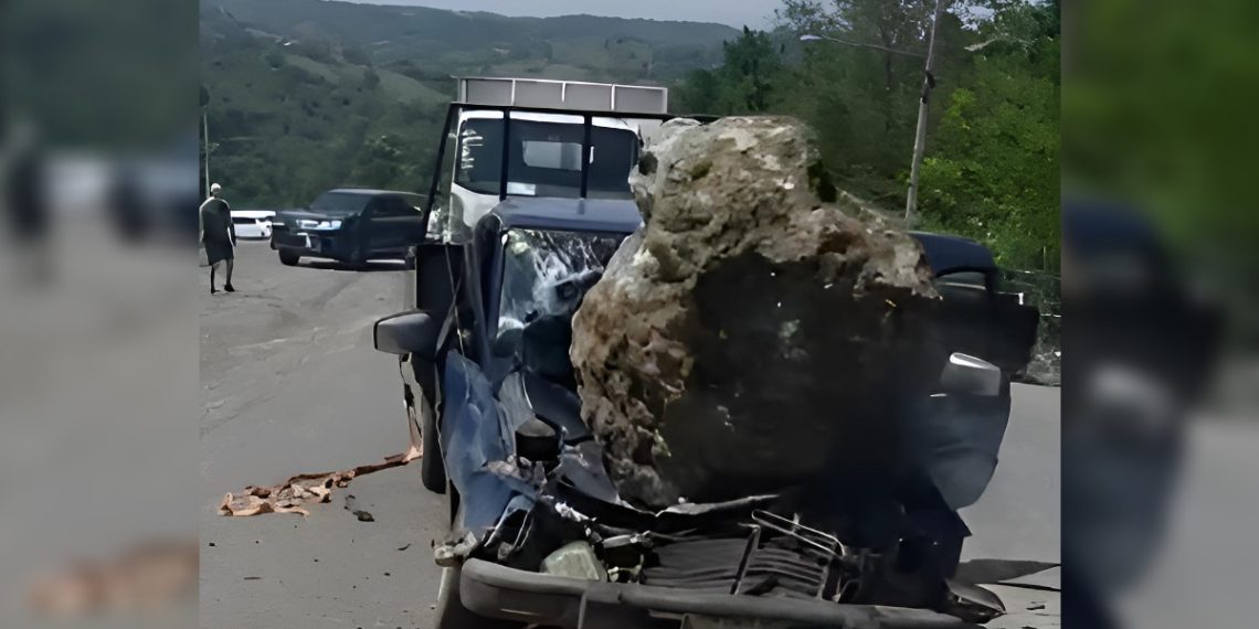 Hombre resulta afectado tras incidente con roca sobre camioneta en Jarabacoa