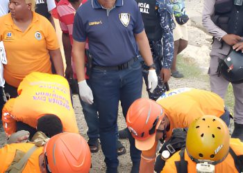 Hombre pierde la existencia tras episodio en el mar y genera confusión