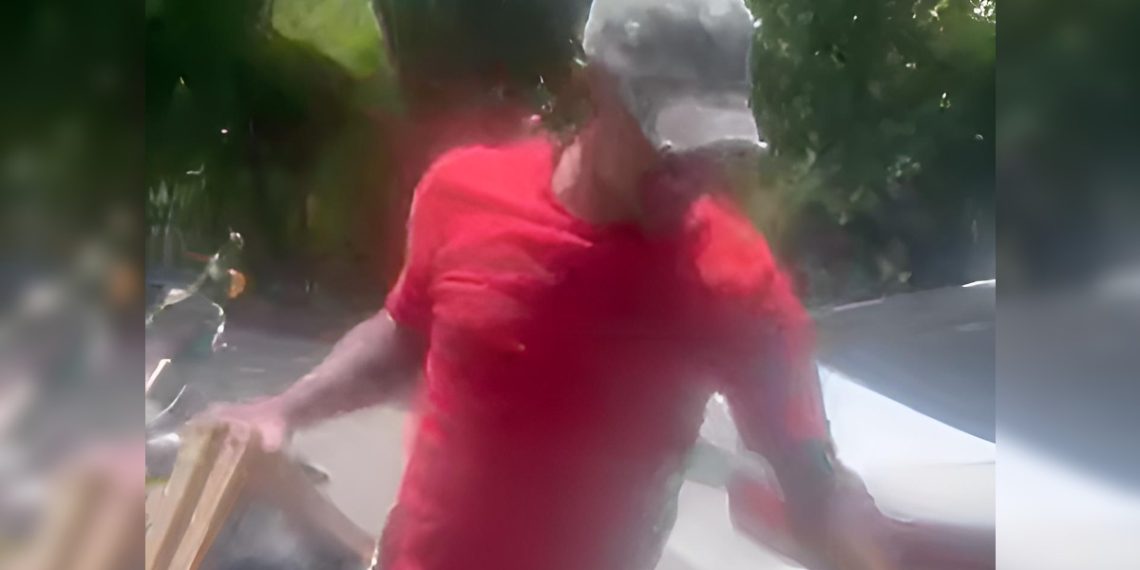 Video muestra a un hombre intentando separar a dos mujeres en un incidente en Dajabón