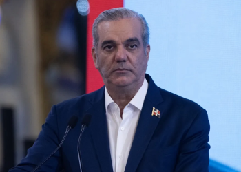 Abinader le brinda apoyo a dominicanos en Jamaica