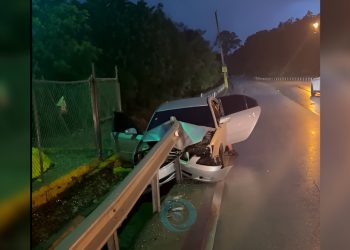 Vehículo impacta veranda en carretera Gregorio Luperón