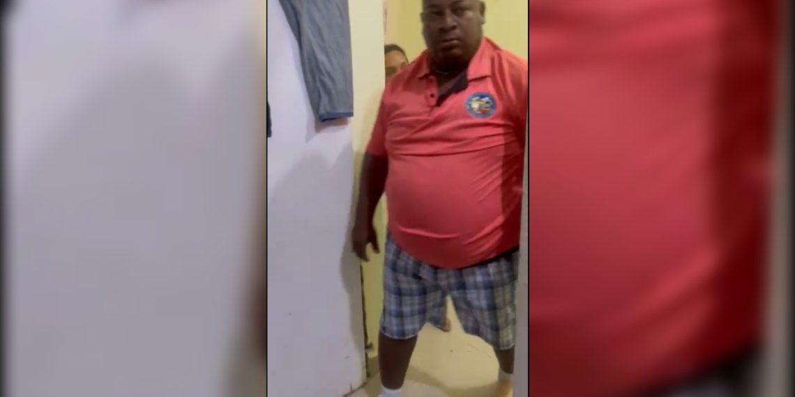 Video muestra hecho violento entre supuesto policía municipal y jovencita