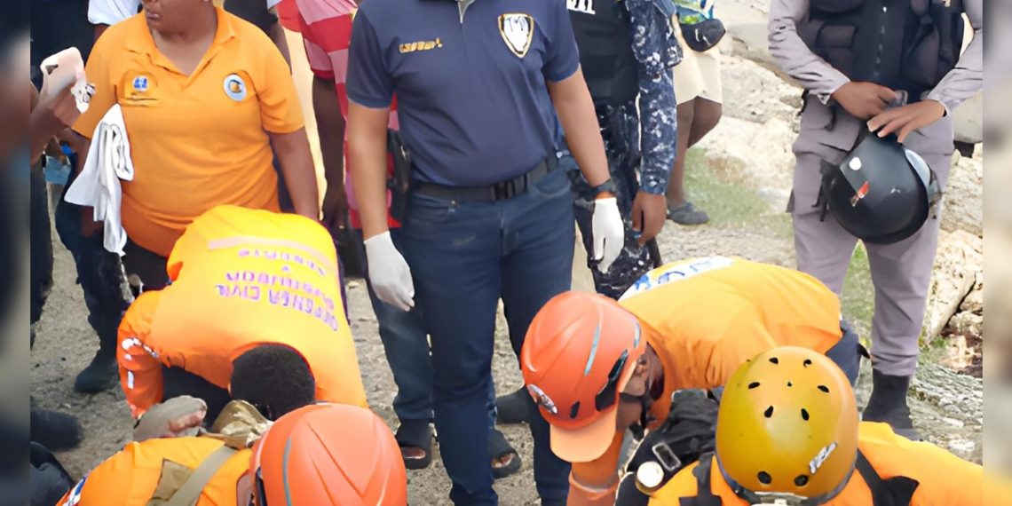 Hallan en Cabarete a pequeño extraviado en el mar Atlántico