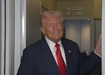 Vientos intensos afectaron vuelo de regreso del presidente Donald Trump