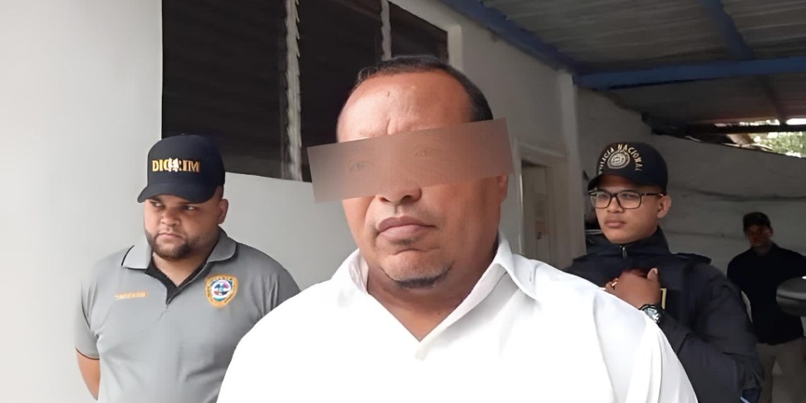 Más sobre el arresto de hombre que ofreció dinero por una pequeña