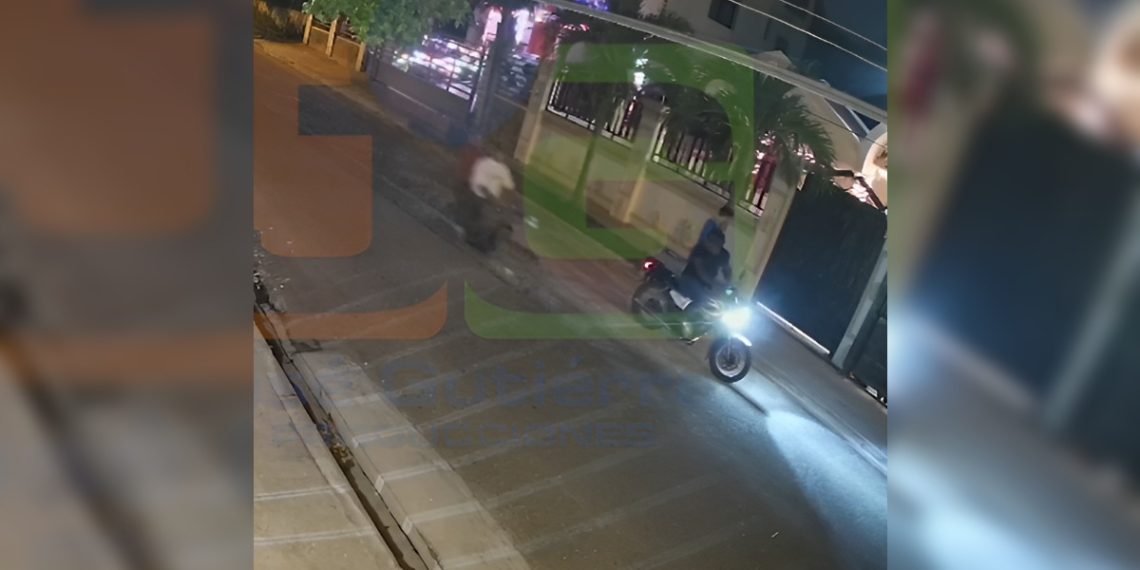 Víctima de despojo reacciona ante antisociales en Corona Plaza de Santiago