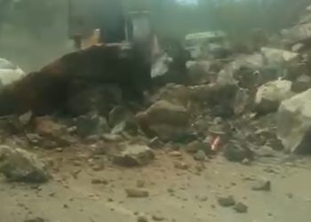 Trabajan para restablecer tránsito tras deslizamiento en carretera de Jarabacoa