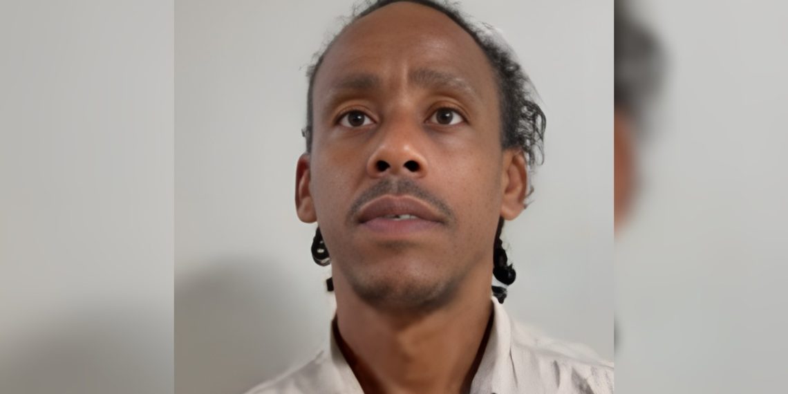 Video viral muestra detención de hombre tras conducta inapropiada en su hogar