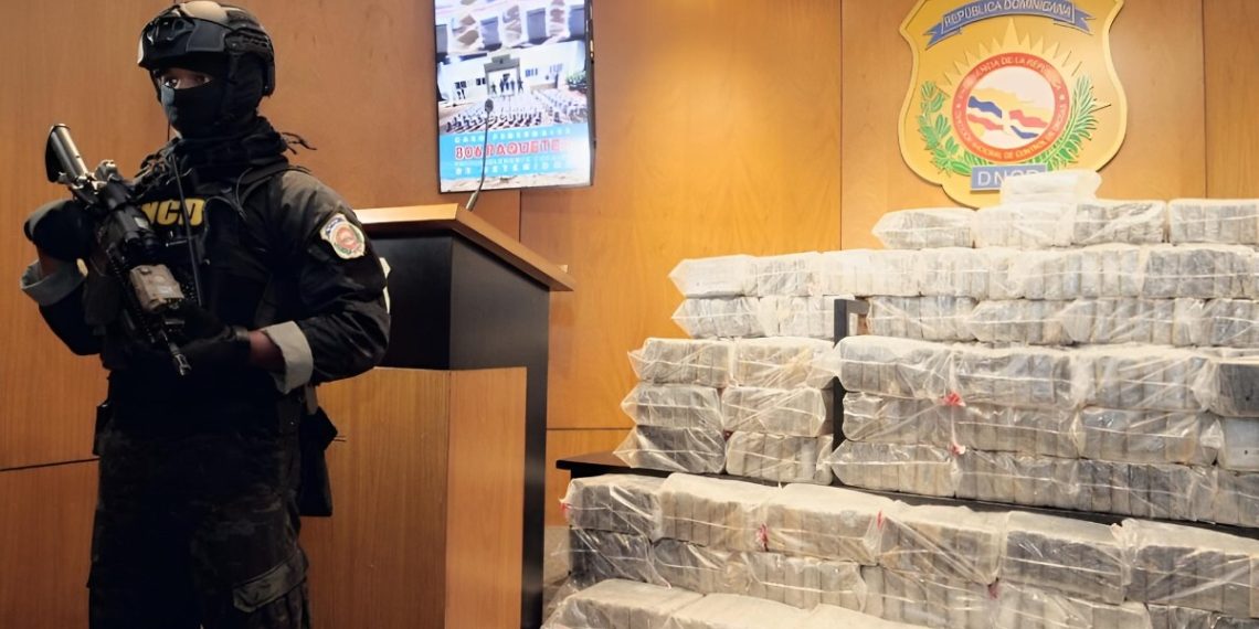 Ministerio Público ocupa paquetes y llama atención bulto con imagen de Yailin