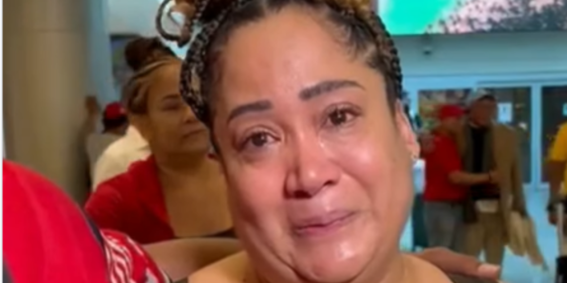 Dominicana retorna a su país tras casi tres décadas fuera