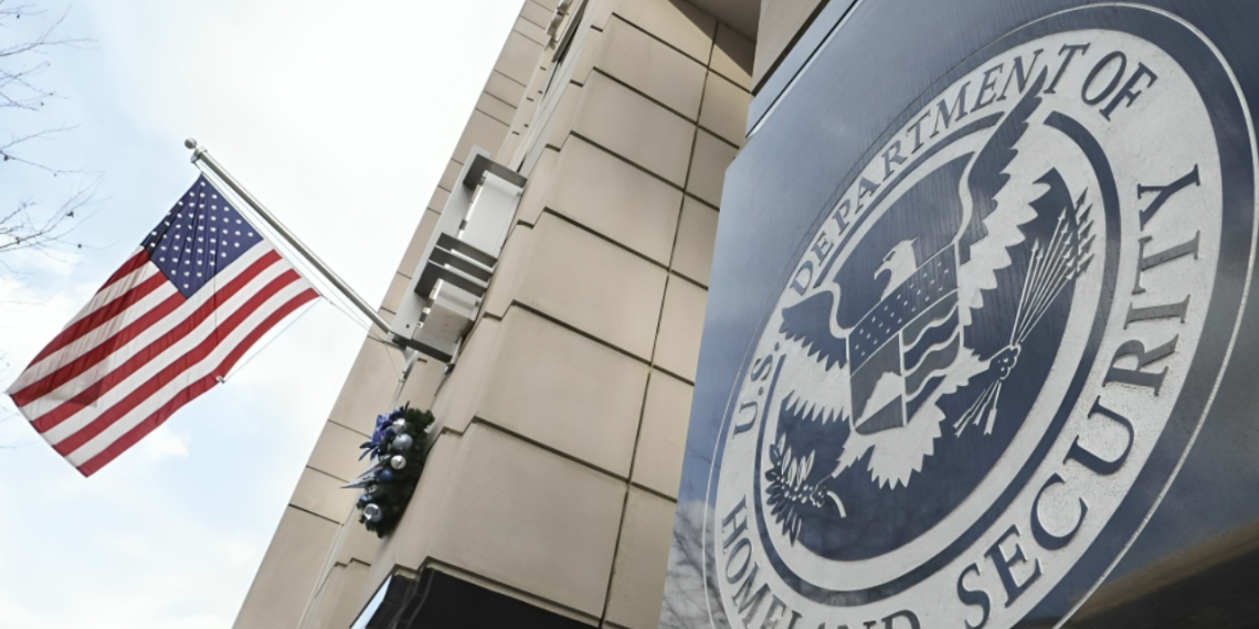 Dominicano figura entre lista de migrantes liberados por autoridades en Nueva York