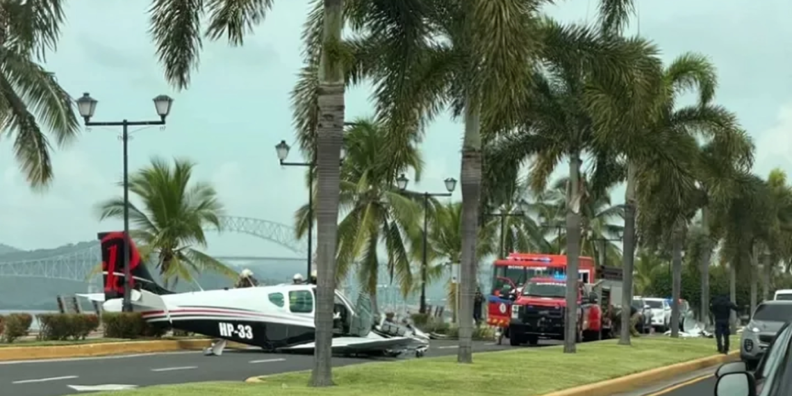 Avioneta desciende en vía turística de Panamá tras maniobra controlada