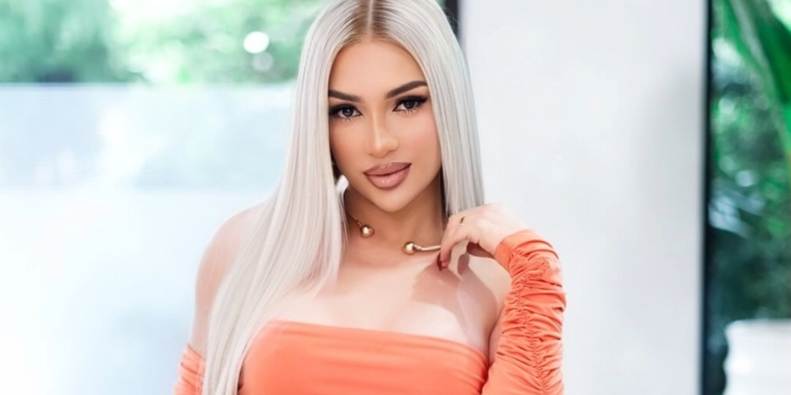 Amelia Alcántara sorprende a su sobrina con regalo especial