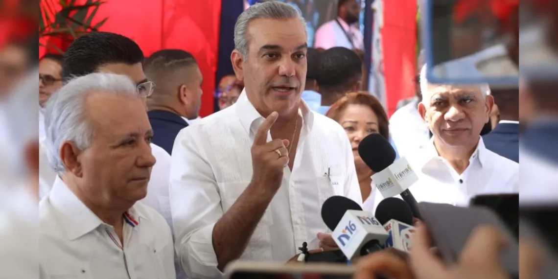 Abinader reacciona ante irregularidades en Senasa y promete acciones