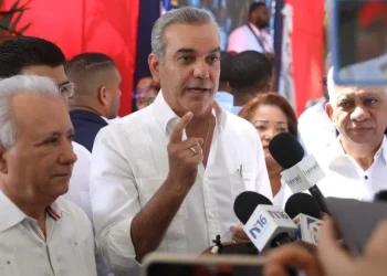 Abinader reacciona ante irregularidades en Senasa y promete acciones