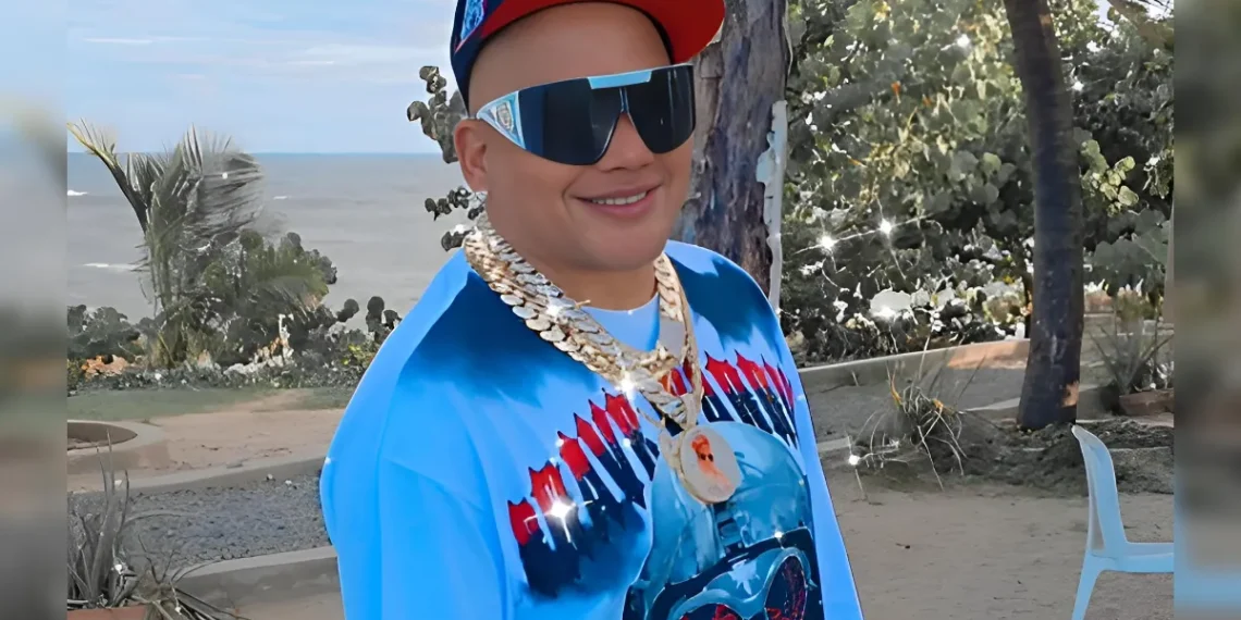 Influencer Papeleta reporta incidente frente a su negocio