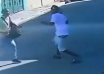 Dos individuos interceptan a hombre en Villa Verde captado por cámara