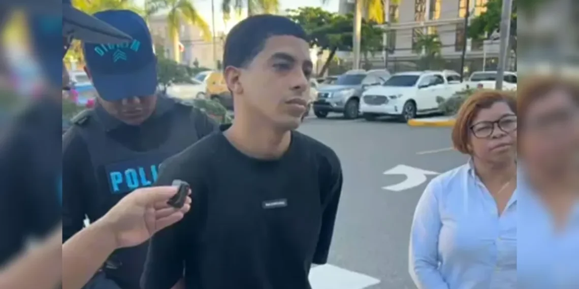 Se entrega joven vinculado a caso bajo investigación en Villa Duarte