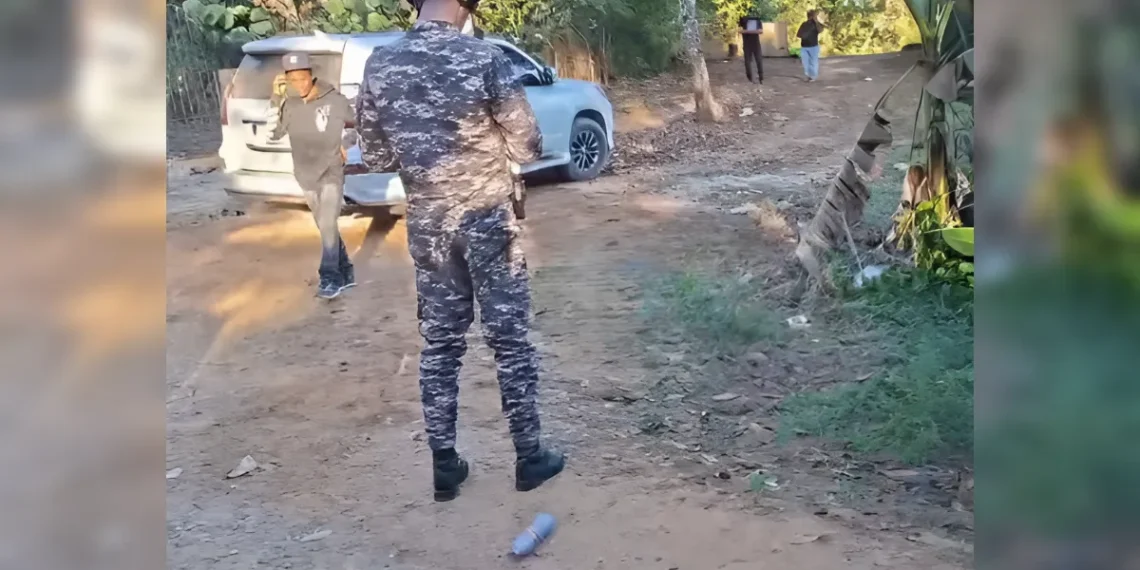 Encuentran hombre sin signos frente a bar en Carrizal