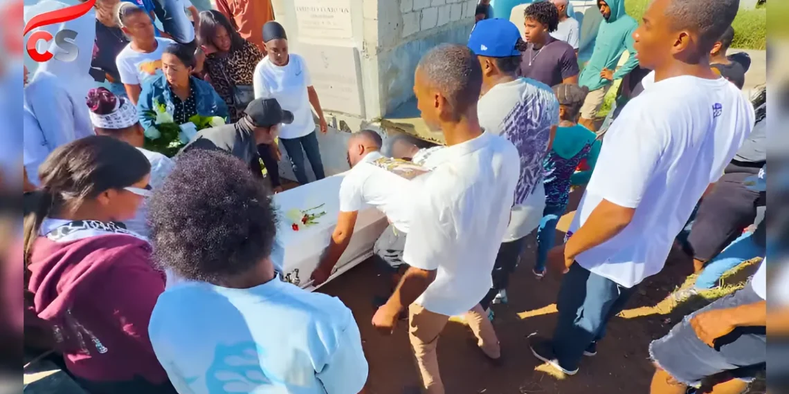 Comunidad despide a joven había resultado afectado en San Juan