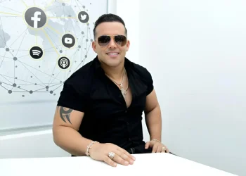 El Blachy entrega casa a su madre y anuncia aportes