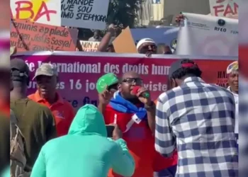 Protesta en frontera por caso de menor haitiana en Santiago