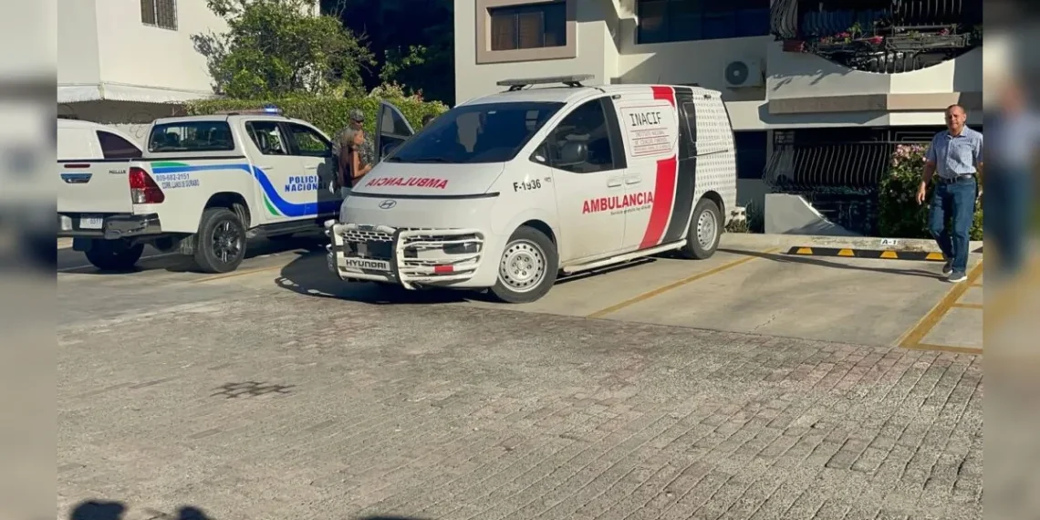 Mujer queda sin existencia tras incidente en residencial de Santiago