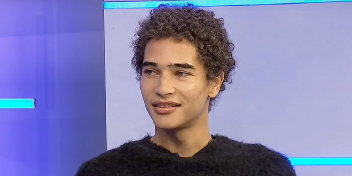 Modelo dominicano Juanel Hernández desfila para Giorgio Armani en Milán