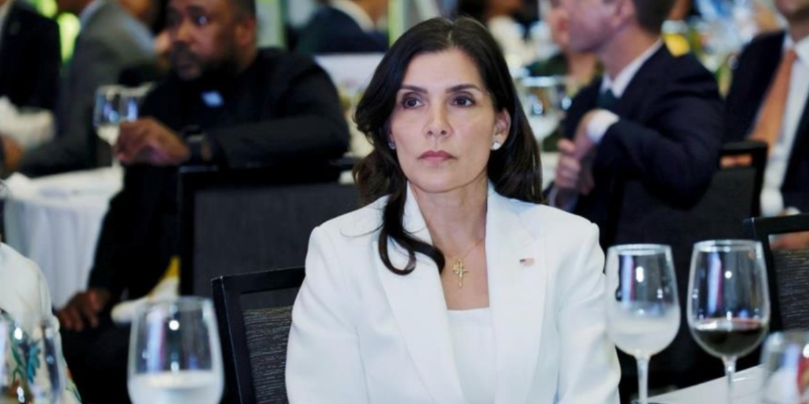 Embajadora de EE.UU. reaparece tras cierre de DEA y se reune con jefe de la DNCD