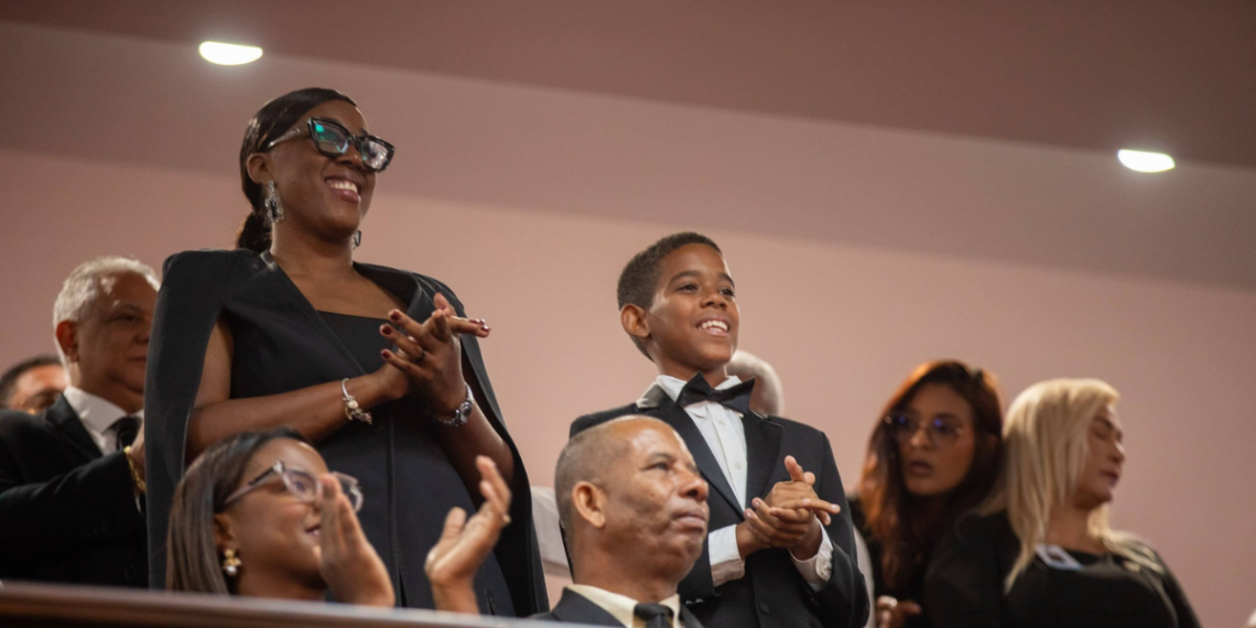 Presidente Abinader exalta a jovencito de Villa Altagracia en rendición de cuentas