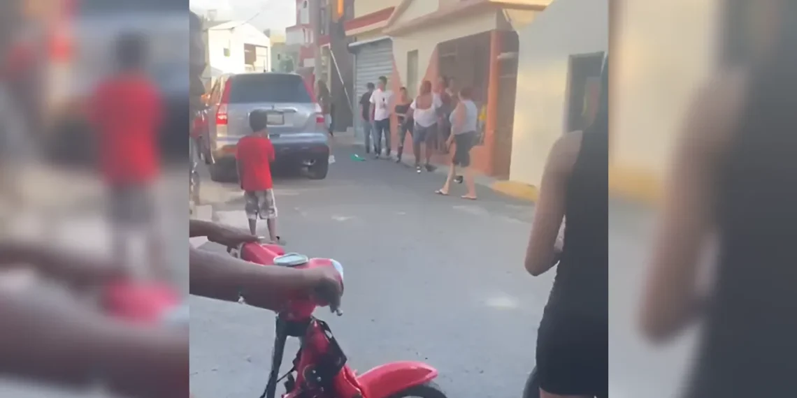 Captan incidente entre hombres y mujeres en Santiago de los Caballeros