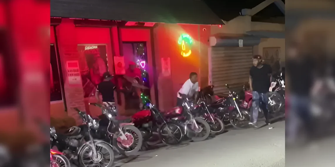 Reportan incidente tenso frente a bar La Costanera en Villa Trina