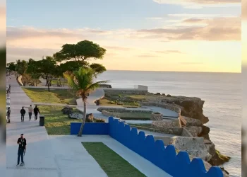 Hallan adolescente sin aliento en malecón de Santo Domingo