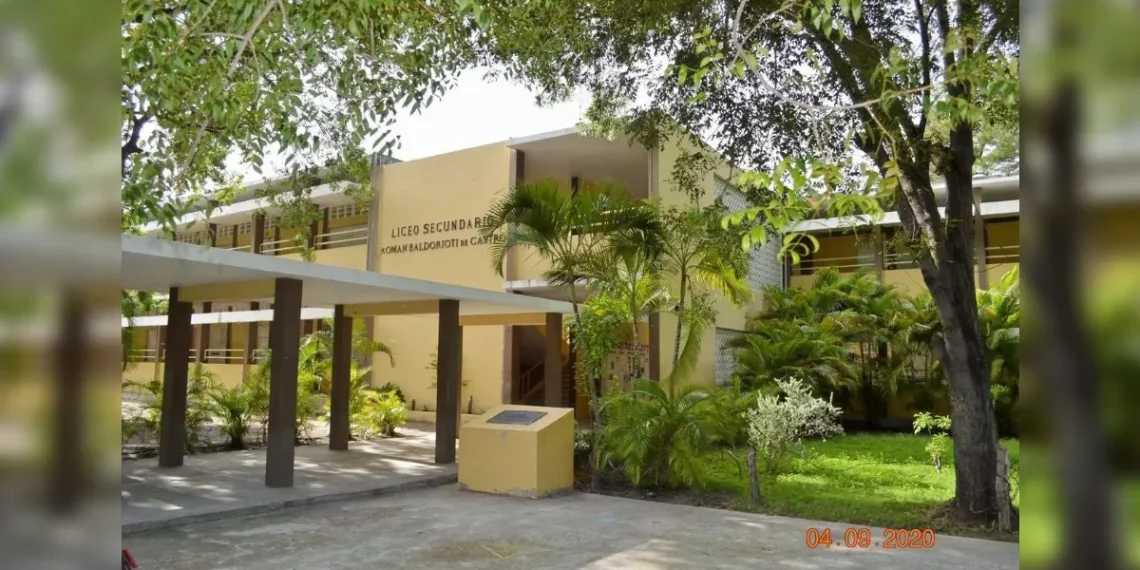 Incidente entre estudiantes de liceo en Azua deja afectados