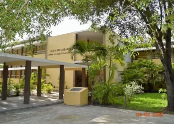 Incidente entre estudiantes de liceo en Azua deja afectados