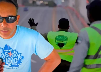 Hombre denuncia multas a esposa que no sabe conducir