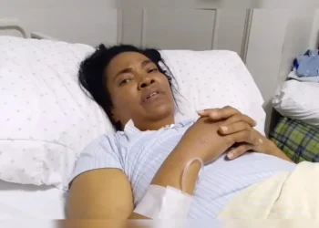 Mujer denuncia incidente inesperado tras realizarse estudio en clínica de Santiago