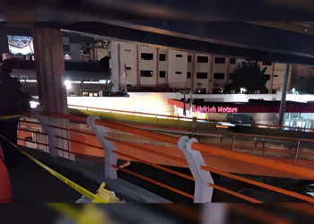 Hombre dejó de vivir mientras cruzaba puente peatonal en Santo Domingo