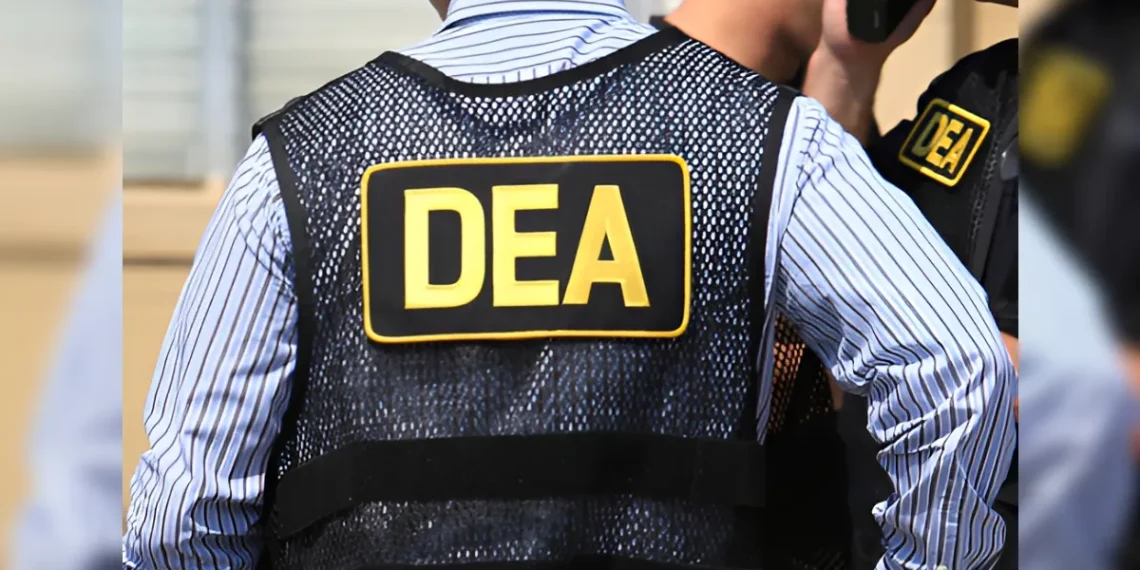 Detienen supervisor de la DEA por investigación de visados