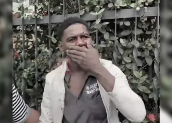 Multitud retiene a joven tras protagonizar incidente en SFM