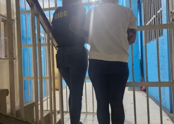 Mujer fue arrestada en AILA por presunta vinculación con hecho delictivo