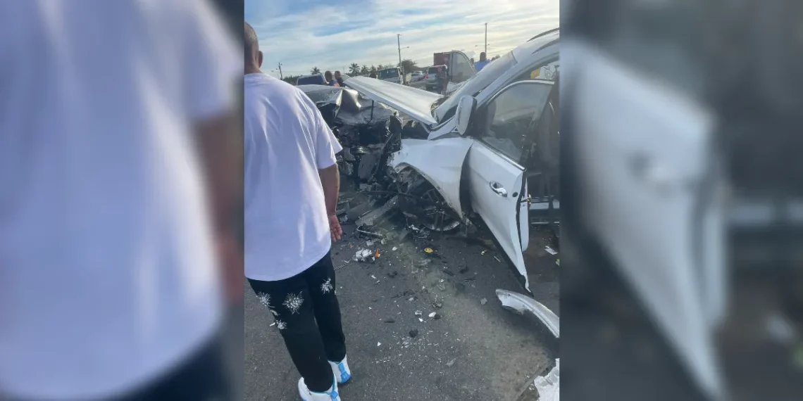 Incidente vial deja varios afectados en circunvalación de Baní