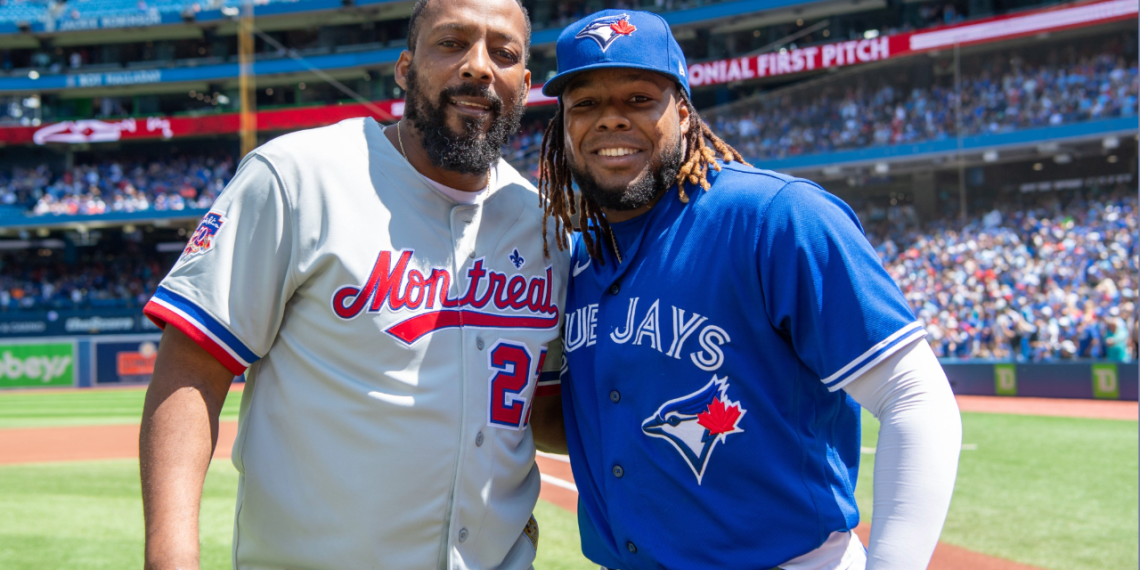 Guerrero Sr. celebra a su hijo tras verlo con uniforme de RD